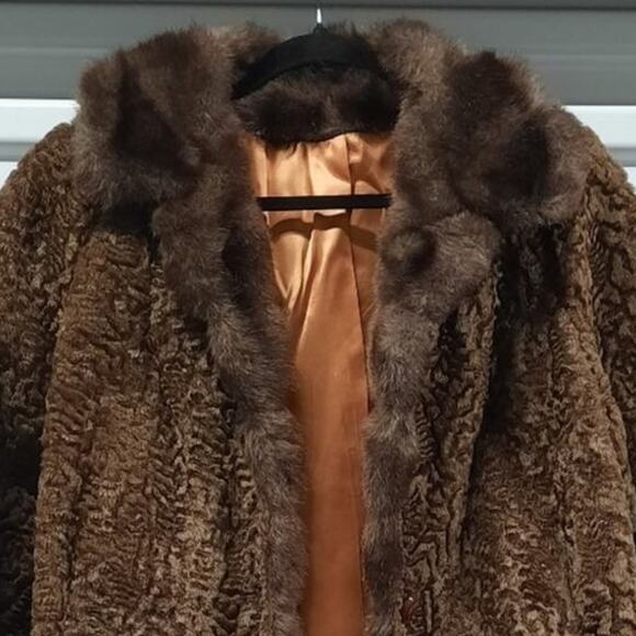 Vintage Itemhouse, Inc Womens Faux Fur Coat Brown Medium Brown Luxury Old Money - Picture 4 of 11